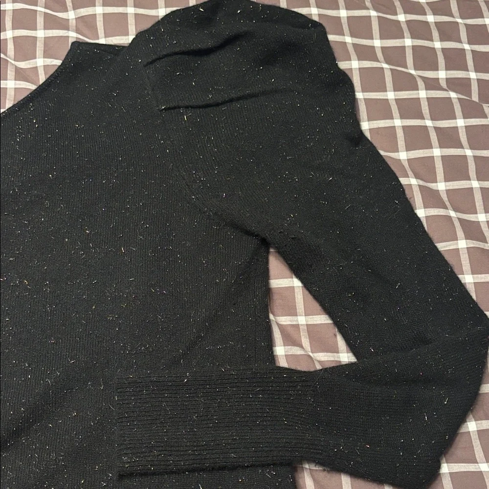 Autumn cashmere 1 shoulder sweater - Picture 8 of 8